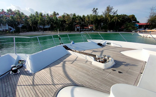 Аренда моторного тримарана Pachoud 86 Power Catamaran на Пхукете